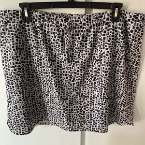 NWOT Chico’s Zenergy skort size 4 (20-22).
